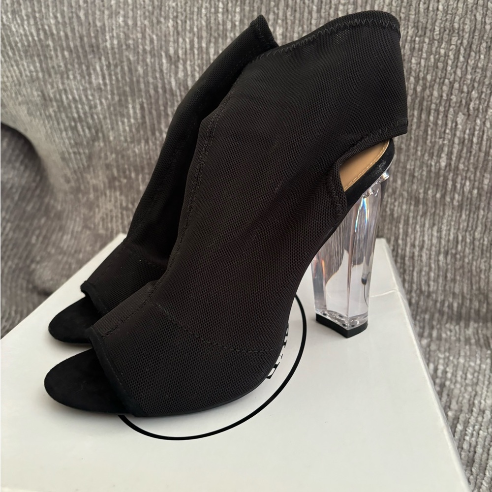 Steve Madden size 7 heel